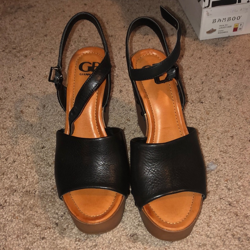 Black wedges
